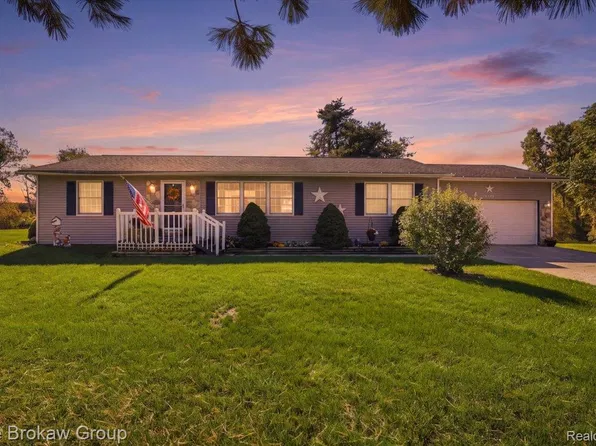 3663 Pine Creek Rd, Metamora, MI 48455