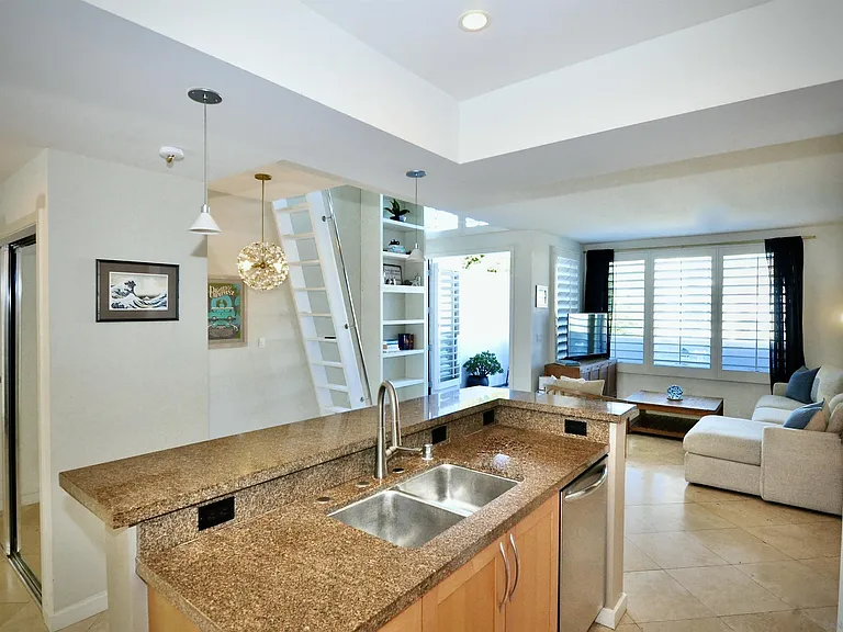 5490 La Jolla Blvd #K207 — Photo 11