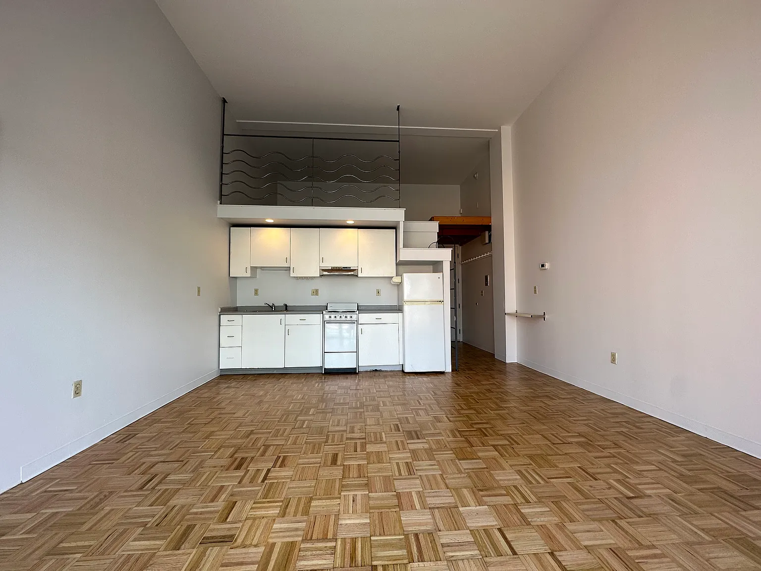 Studio, 400 sqft, $2,600 — Photo 3