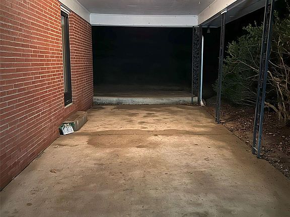 5th image of 141 Camellia Garden St