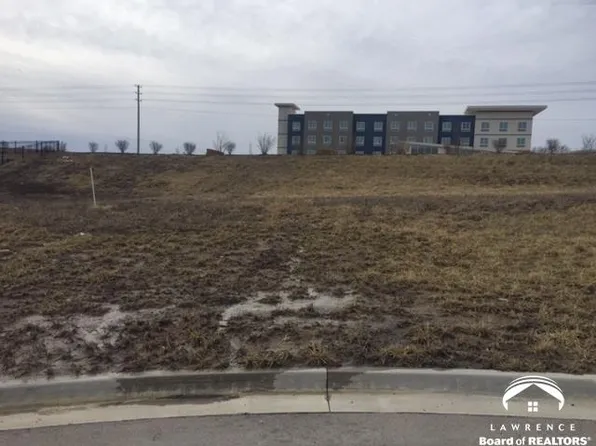 311 Three Forks Dr, Lawrence, KS 66049