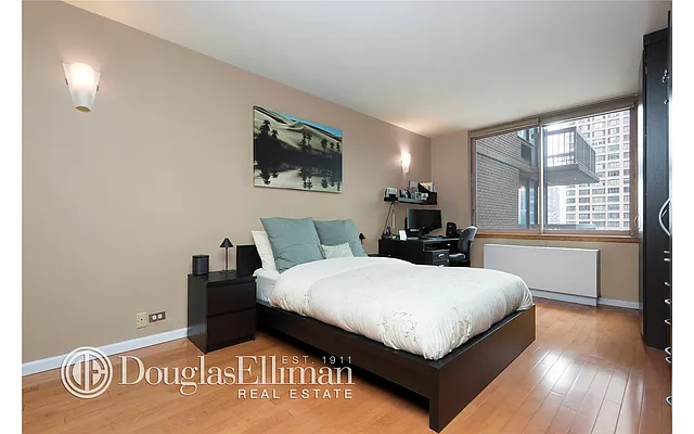 Rented by Douglas Elliman | media 33