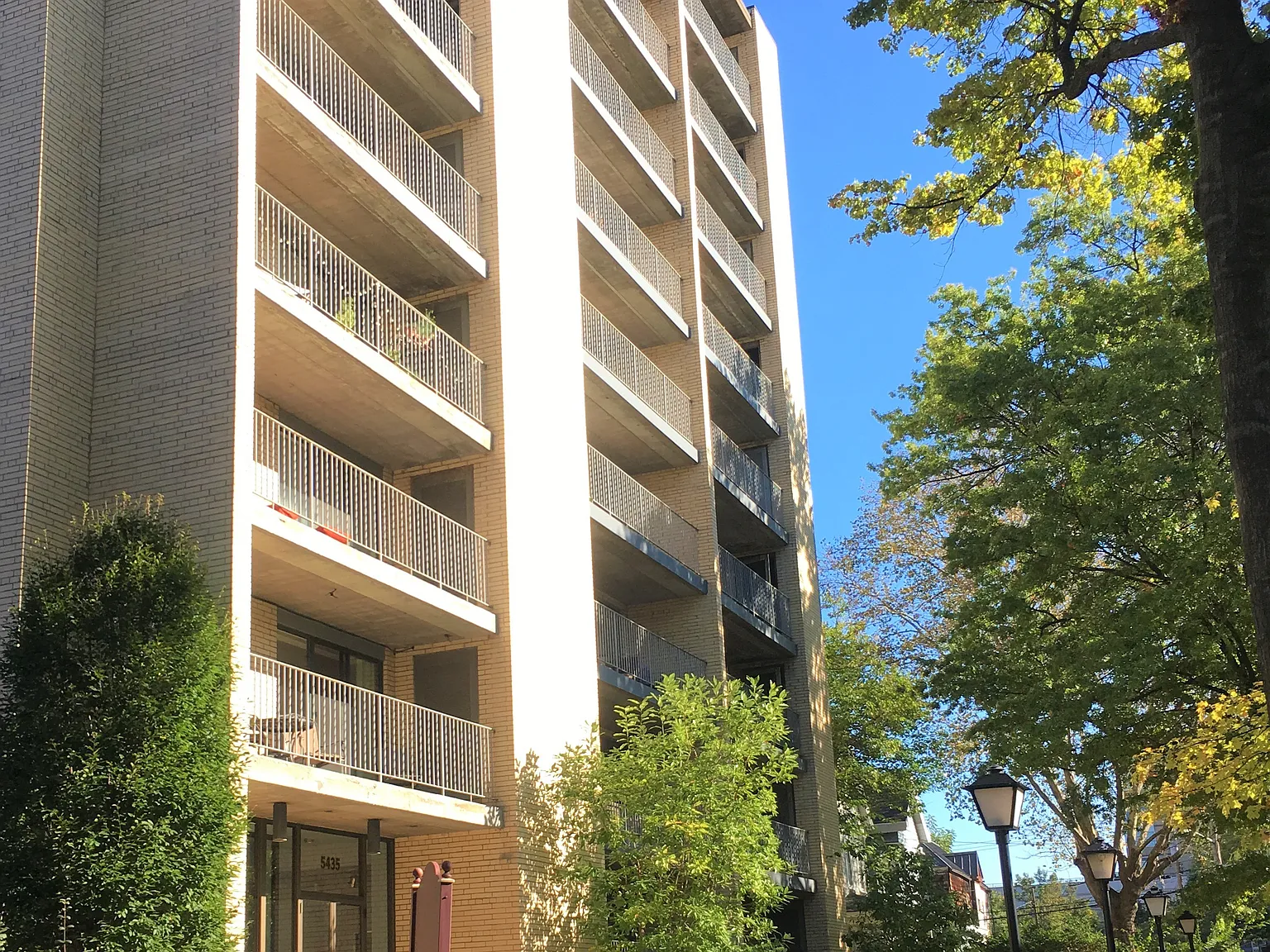 Claybourne Apartments — Photo 1