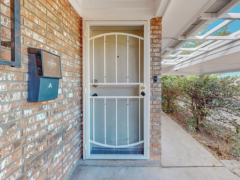 Alvarado Dr NE — Photo 28