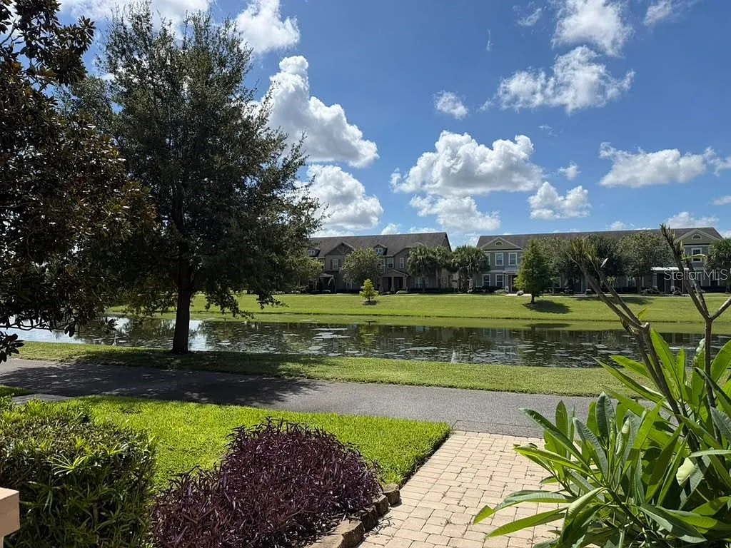 3 bed, 2.5 bath, 2014 sqft, $3,150 — Photo 2