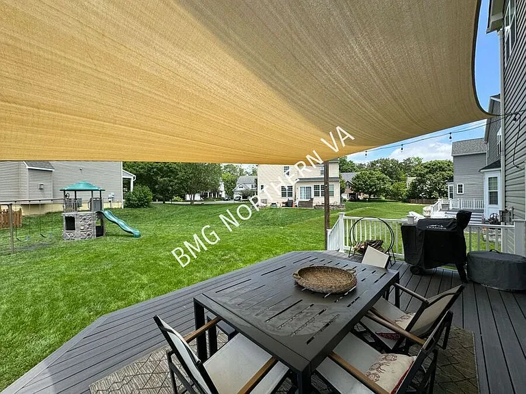 8930 Kingbird Ct — Photo 44
