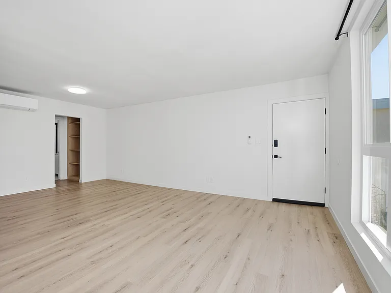 2140 Howard Ave #11 — Photo 5