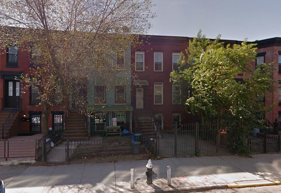 2nd image of 798 Lexington Ave