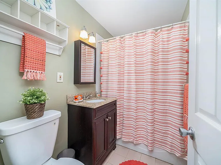157 14th St #1R — Photo 8