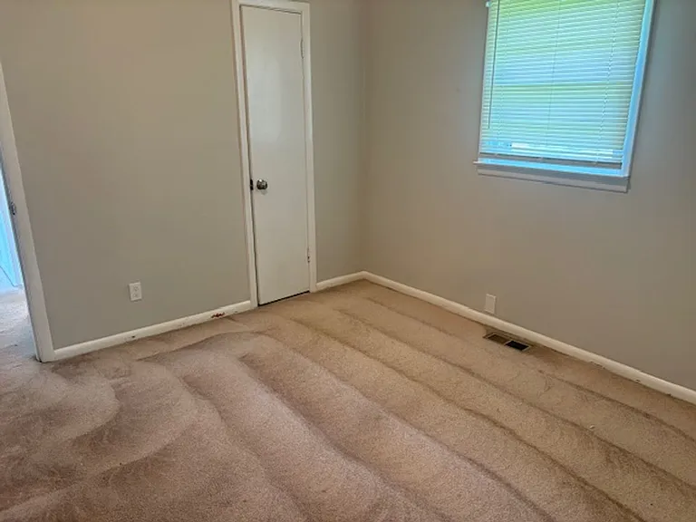 304 W Adams St — Photo 9