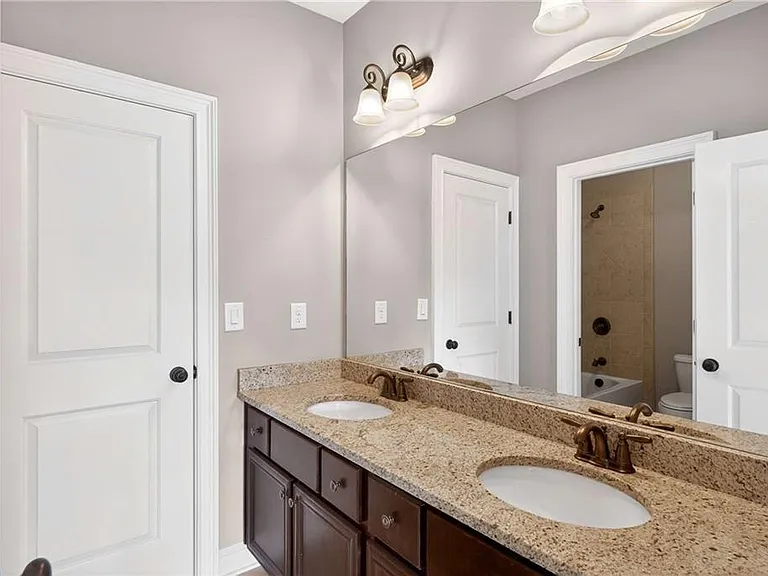 2607 Lulworth Ln — Photo 40