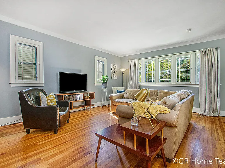 910 Calvin Ave SE — Photo 11