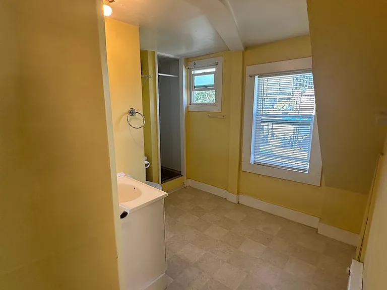 1207 W Washington St — Photo 104