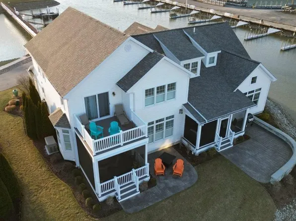 1539 Northpoint Dr Unit 2, Pt Clinton, OH 43452