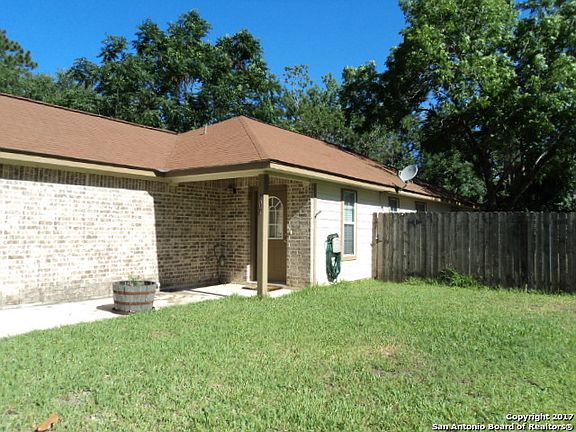 2nd image of 907 San Antonio St