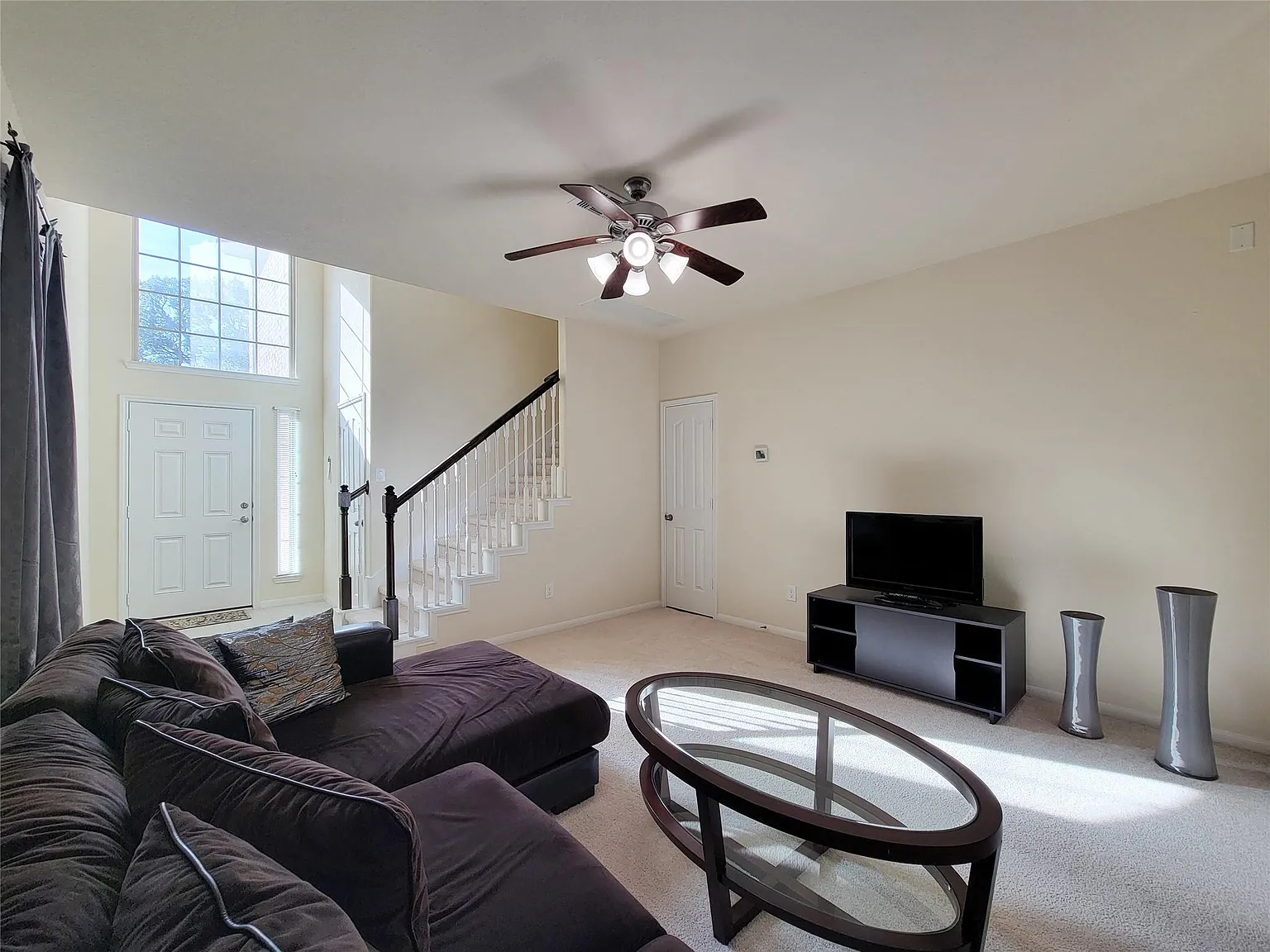 4 bed, 2.5 bath, 2399 sqft, $2,200 — Photo 4