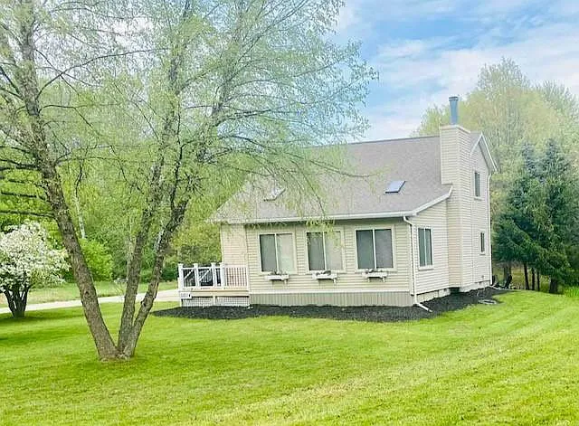 3 bed, 1600 sqft, $3,200 — Photo 3