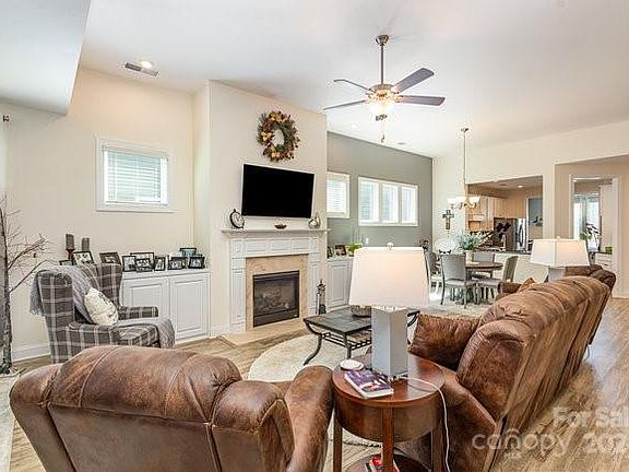 5th image of 4111 Woodland View Dr