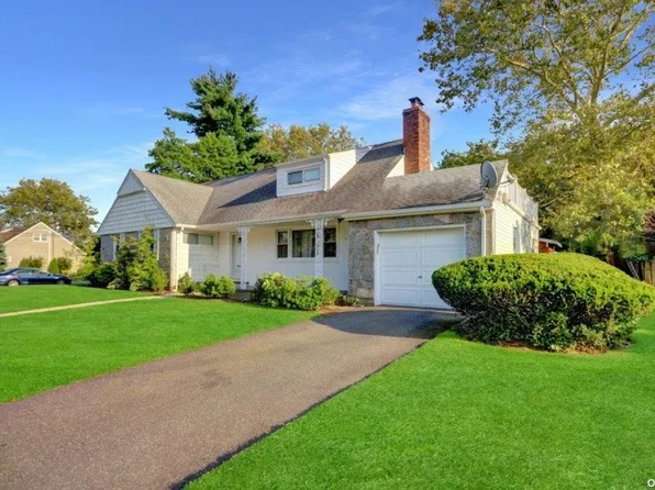 44 Wicks Lane, Malverne, NY 11565