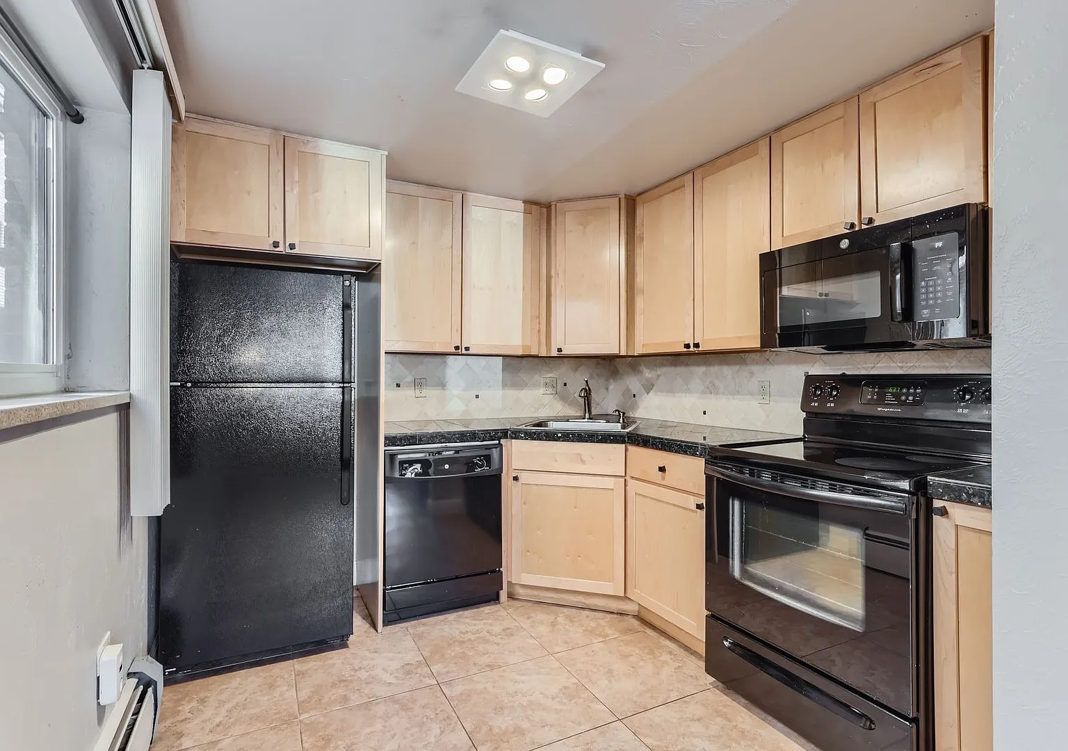 Studio Apartment One Block From DU — Photo 4