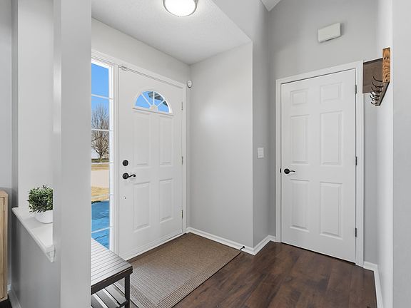3rd image of 1017 Windsor Lake Dr