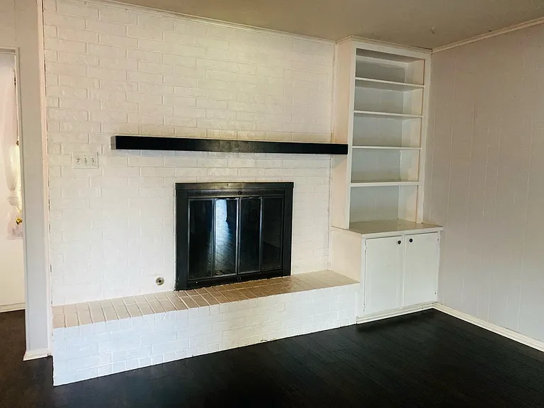 718 Crescent St — Photo 5