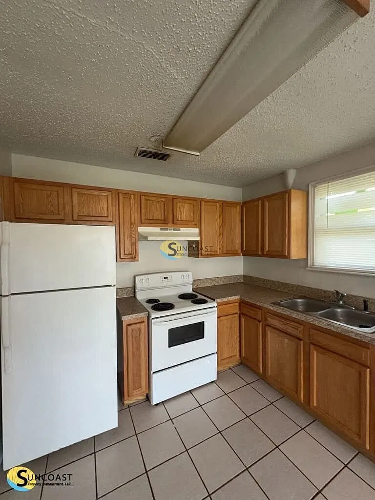 Coming Soon! 2BR/1BA Home for Rent on a Corner Lot! — Photo 4