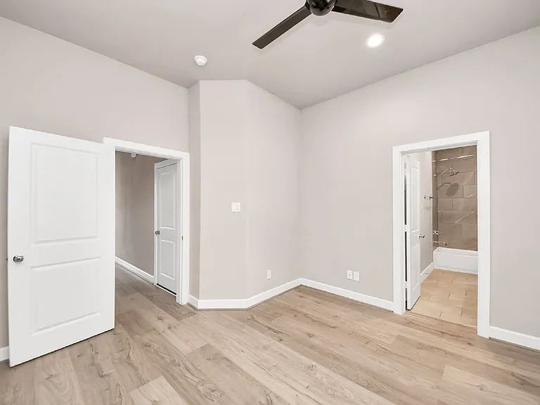 2114 Stuart St — Photo 36