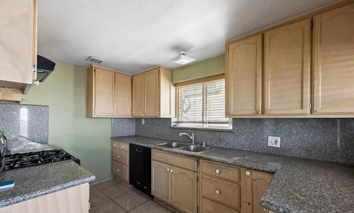412 N San Gabriel Ave — Photo 2