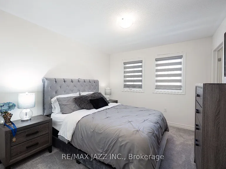 131 Courtney St — Photo 14