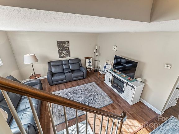 3rd image of 75 Laurelwood Dr APT 91