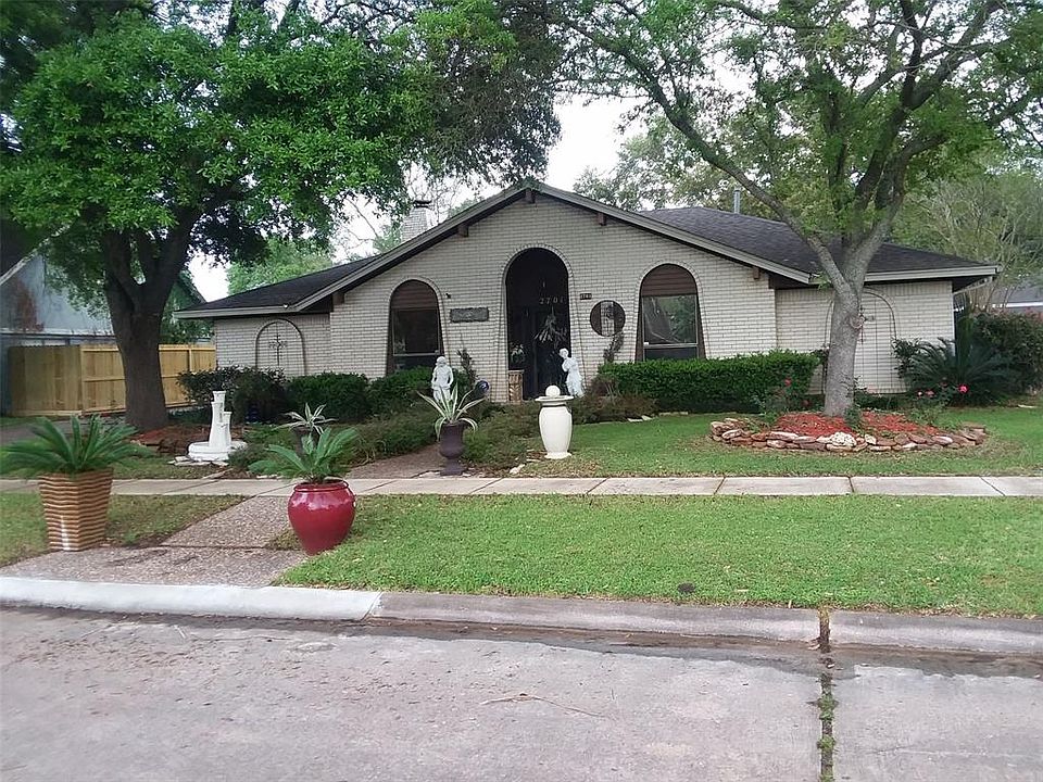 1st image of 2701 Williamsburg Dr