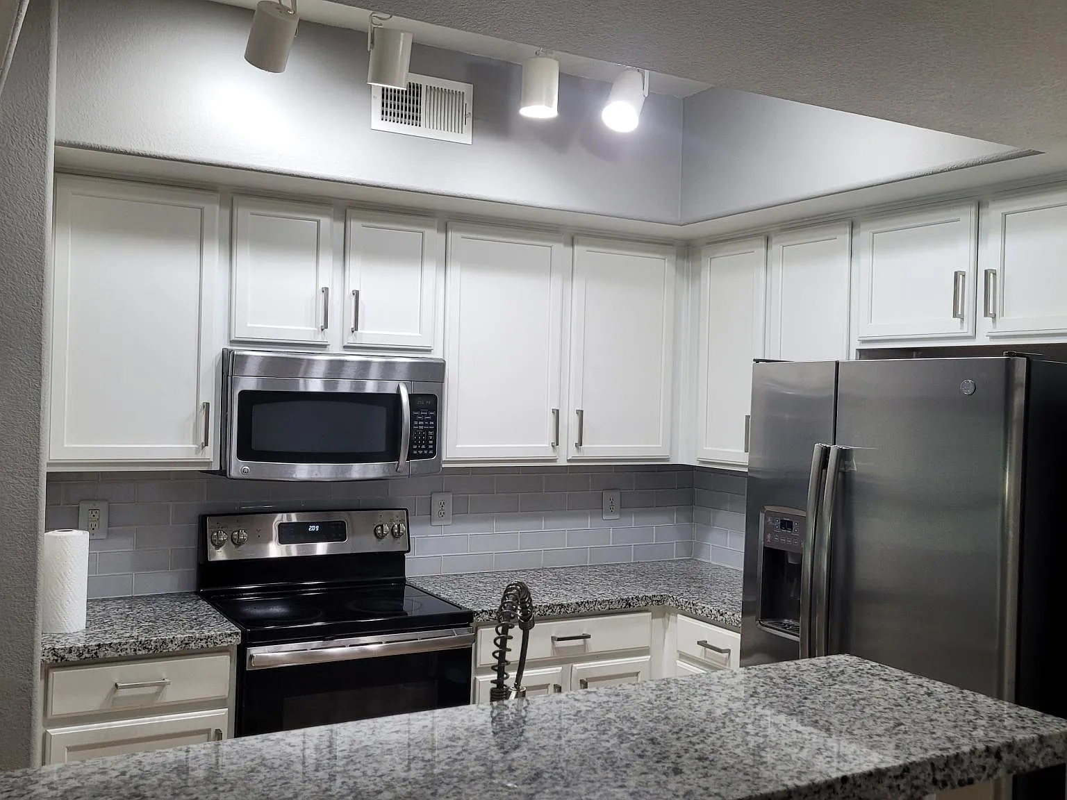 4 bed, 1701 sqft, $2,250 — Photo 2