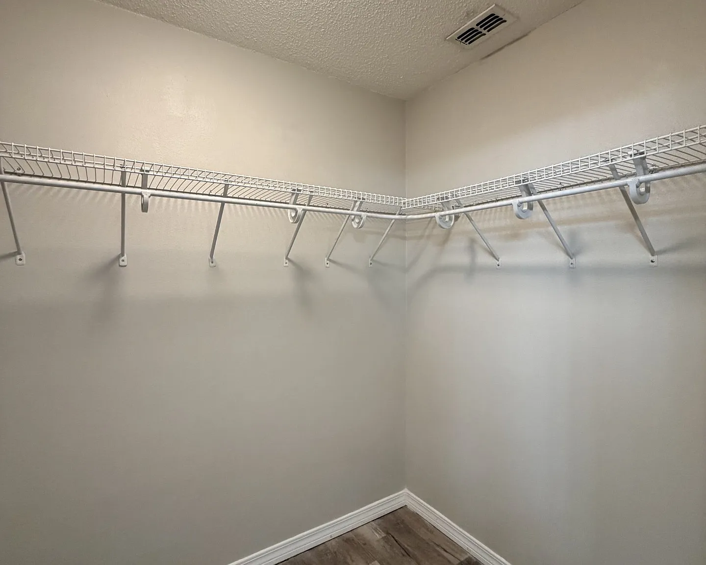 3 bed, 1220 sqft, $1,890 — Photo 2