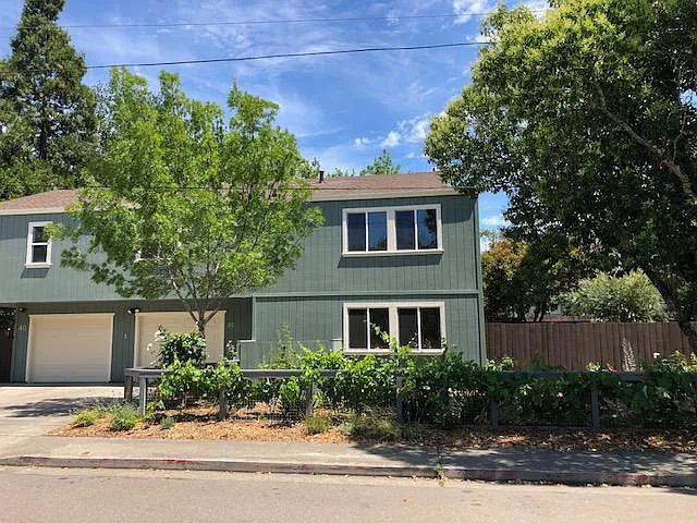 2 bed, 717 sqft, $2,400 — Photo 2