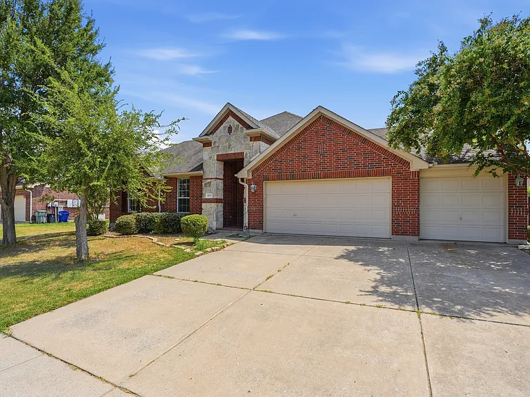 3011 Clear Springs Dr — Photo 4