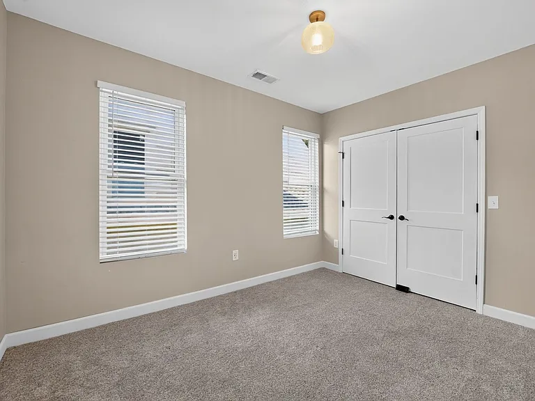 2516 Agnes Ave — Photo 6