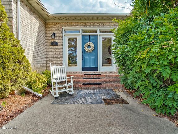 3rd image of 1231 Greenbriar Place