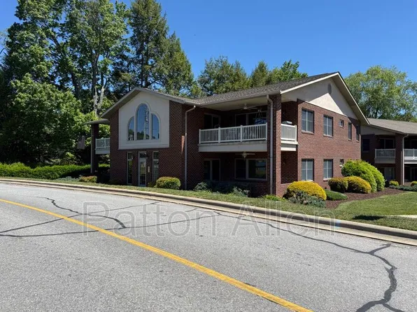 1465 S Lakeshore Dr APT E2, Lake Junaluska, NC 28745