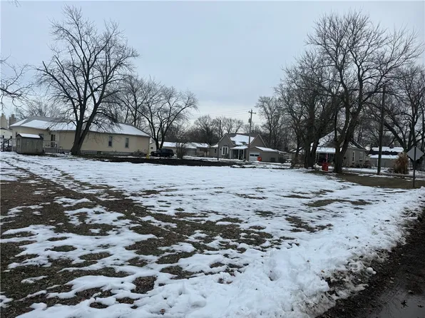 108 E King St, Sullivan, IL 61951