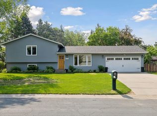 546 Kent Ct, Shoreview, MN 55126