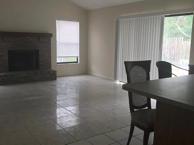 3342 Hillmont Cir — Photo 5
