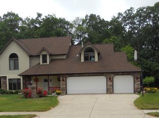 8225 Summerset Pl, Fort Wayne, IN 46825