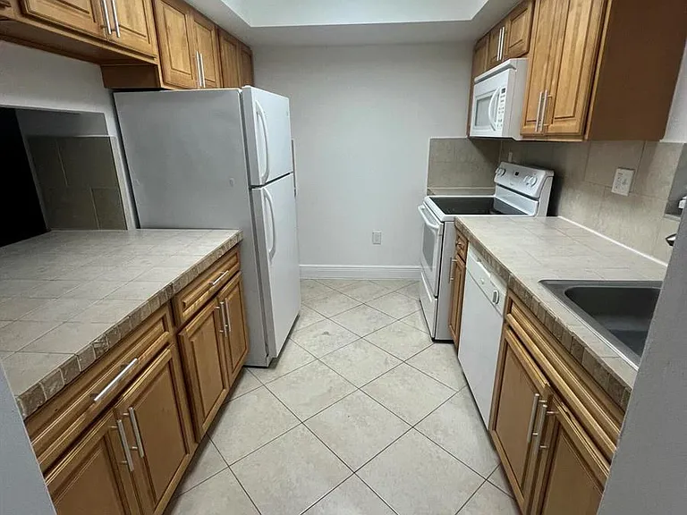 3432 NW 86th Way #D204 — Photo 2