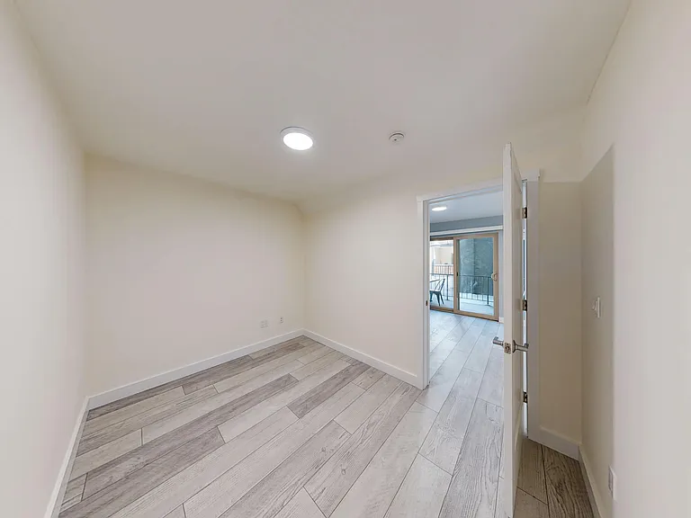 2520 College Avenue — Photo 4