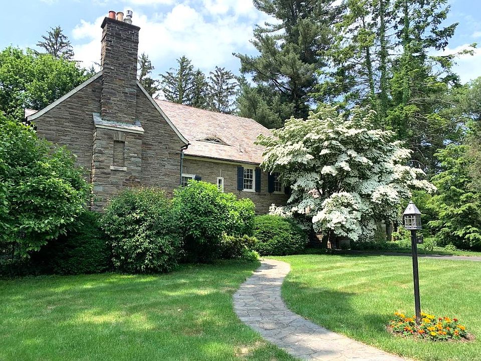 1st image of 102 White Park Pl