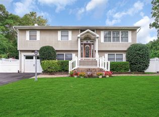 29 Bauss St, Nesconset, NY 11767