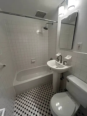 Rented by Salon Realty Corp | media 5