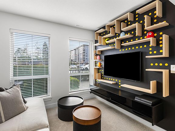 3rd image of 2891 Montrose Ave #27