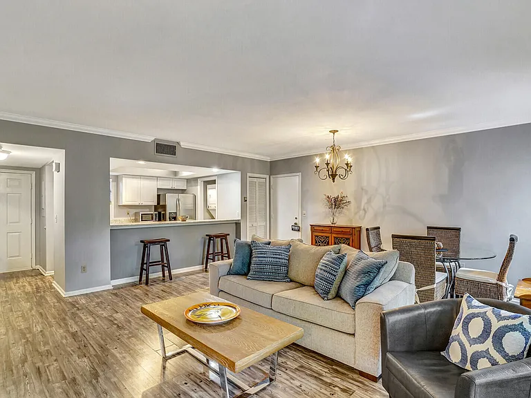 11863 Wimbledon Cir #424 — Photo 4